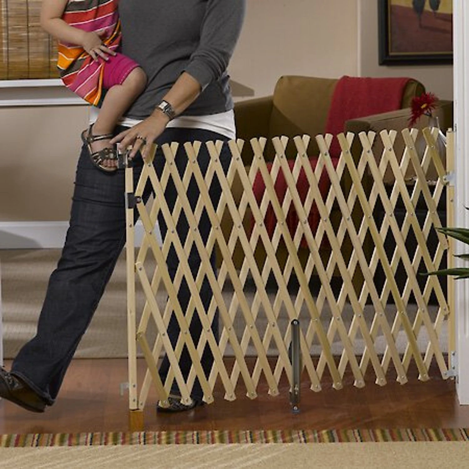 GMI Keepsafe Wooden Expanding Pet Gate 2 GMI Keepsafe Wooden Expanding Pet Gate - Image 2