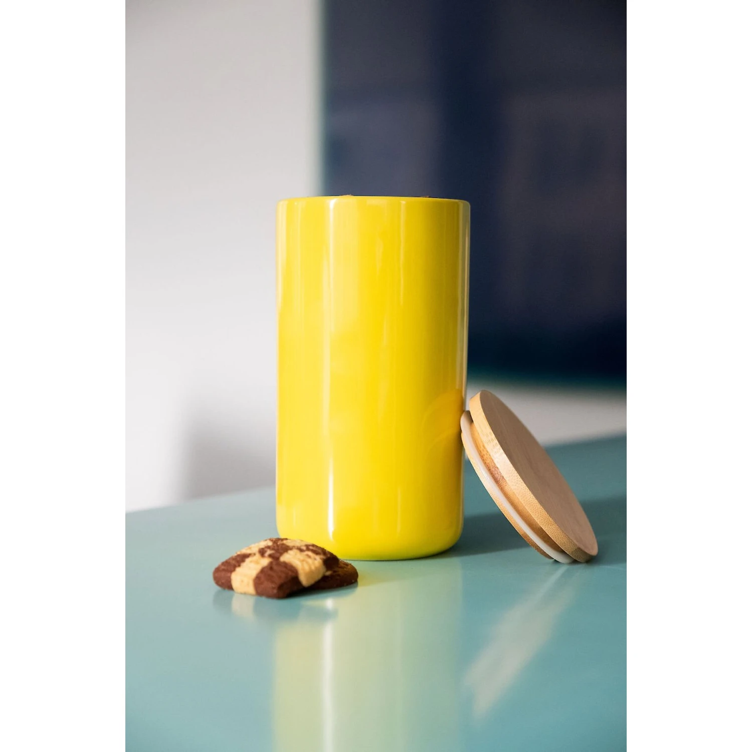 Waggo Simple Solid Ceramic Dog & Cat Treat Jar 2 Waggo Simple Solid Ceramic Dog & Cat Treat Jar - Image 2