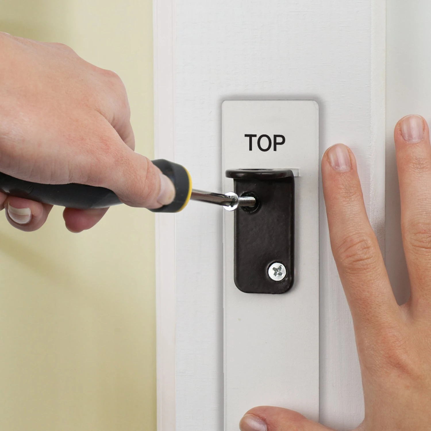 Summer Deluxe Stairway Simple To Secure Wood Dog Gate 5 Summer Deluxe Stairway Simple To Secure Wood Dog Gate - Image 5