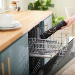 Frisco Silicone Fish Print Dog & Cat Food Mat, Black -Dog Supply Store 311953 PT5. AC SS1800 V1642543891